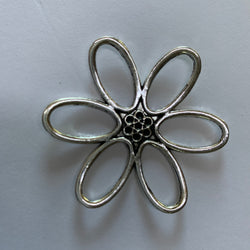 Metal daisy open leaf 5cm