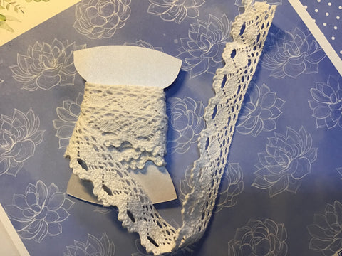 Lace scallop white 25mm