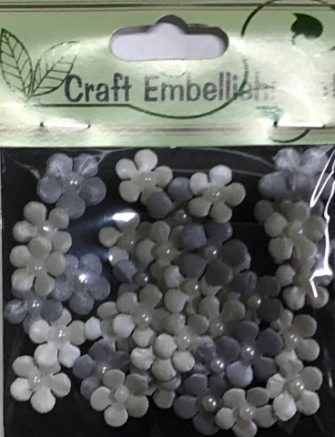 Craft Embellishment - small daisy with pearl silver mix
